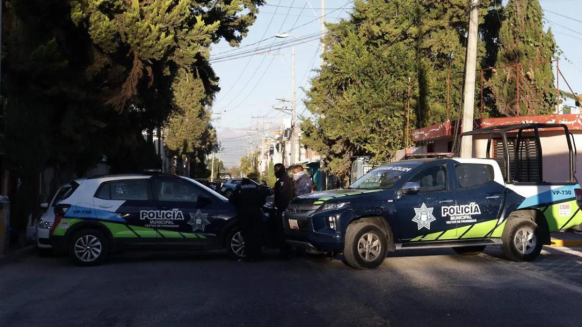 policías acuden a homicidio en bar la Casita en Puebla 